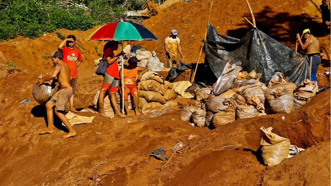 Mueren tres mujeres y cuatro hombres sepultados por un alud de tierra en  una mina en El Callao - Correo del Caroní