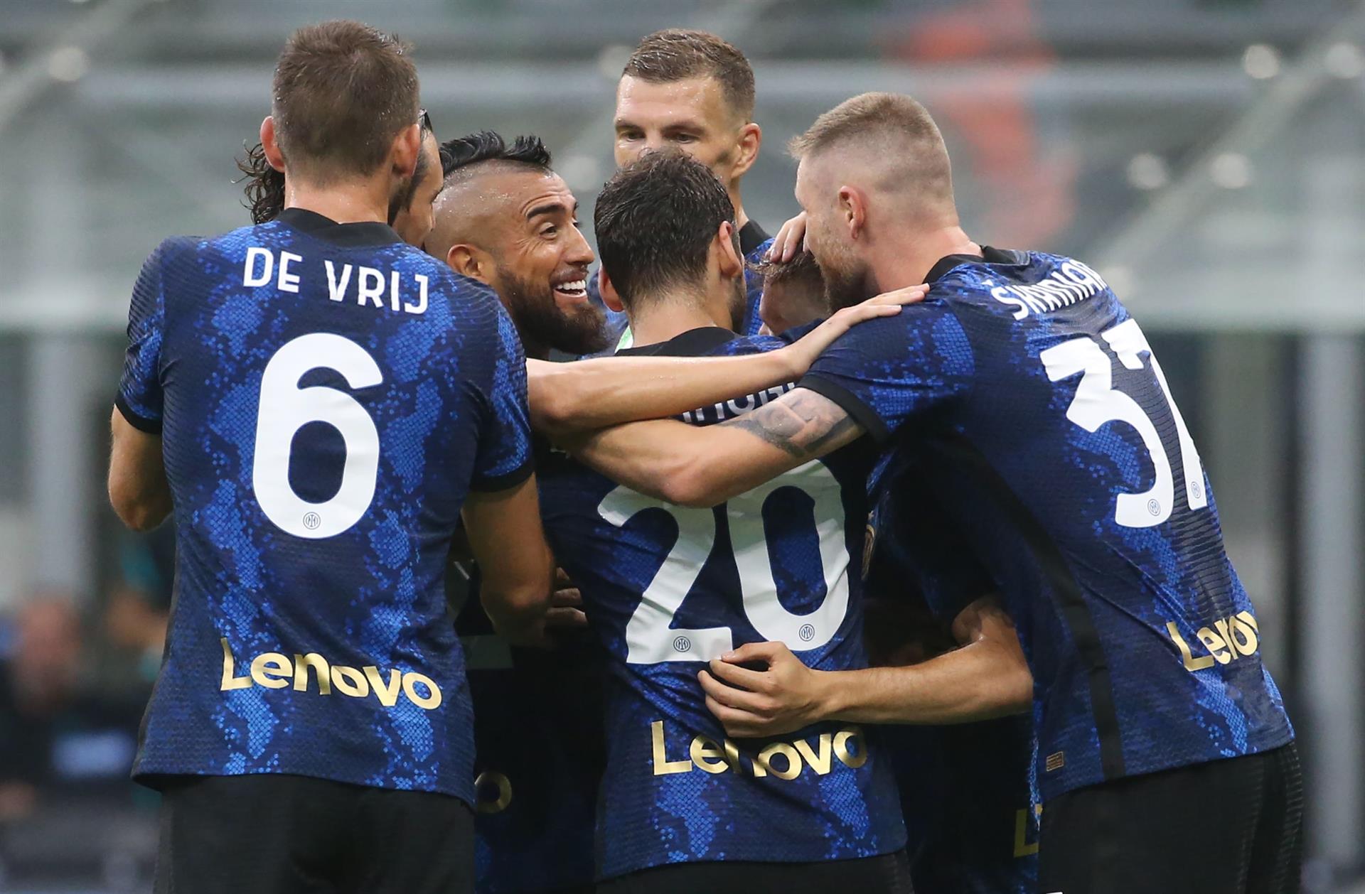 Inter gana en el debut del Calcio