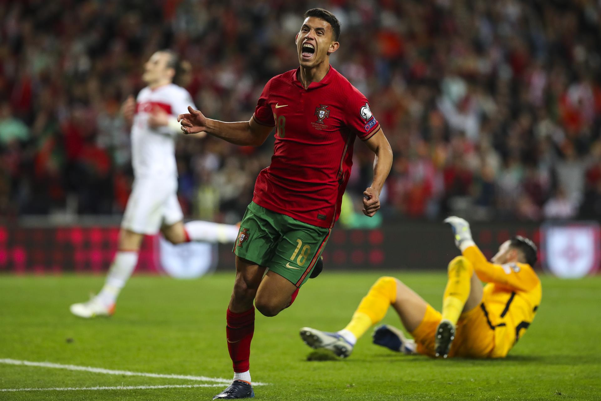 Portugal impone su talento ante Turquía