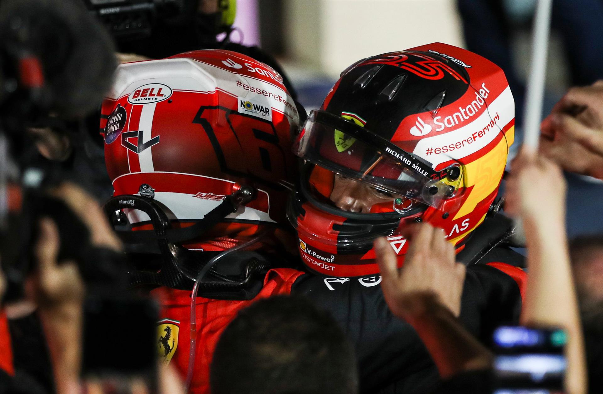 Leclerc y Sainz hacen primer doblete de Ferrari en años