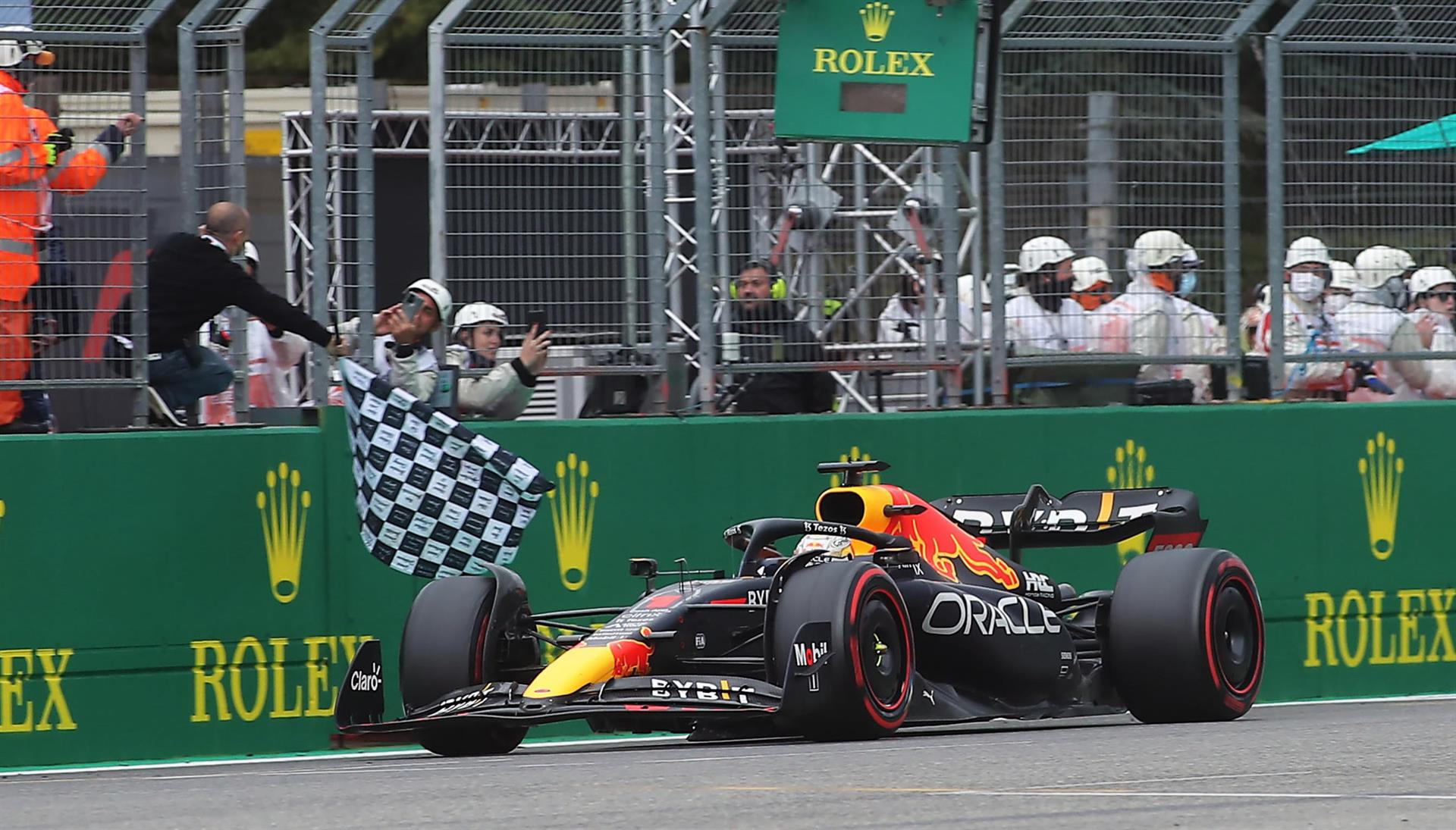 Verstappen y “Checo” profanan la casa de Ferrari