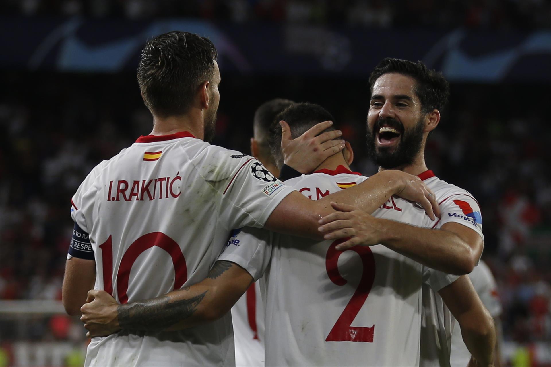 Sevilla golea y asegura Liga Europa