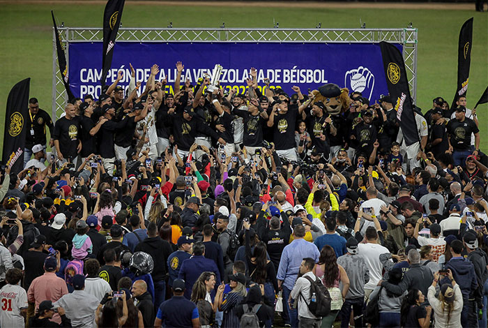 Caracas dejó en el terreno a La Guiara para titularse campeón