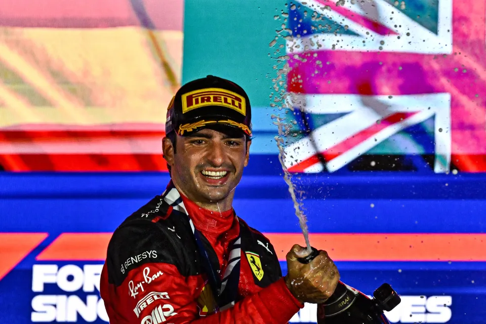 Carlos Sainz acabó con el dominio de Vestappen y Red Bull