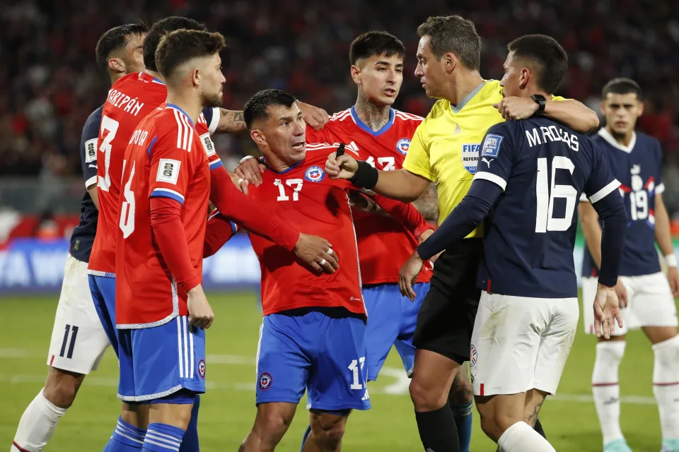 Chile y Paraguay empatan en trabado partido