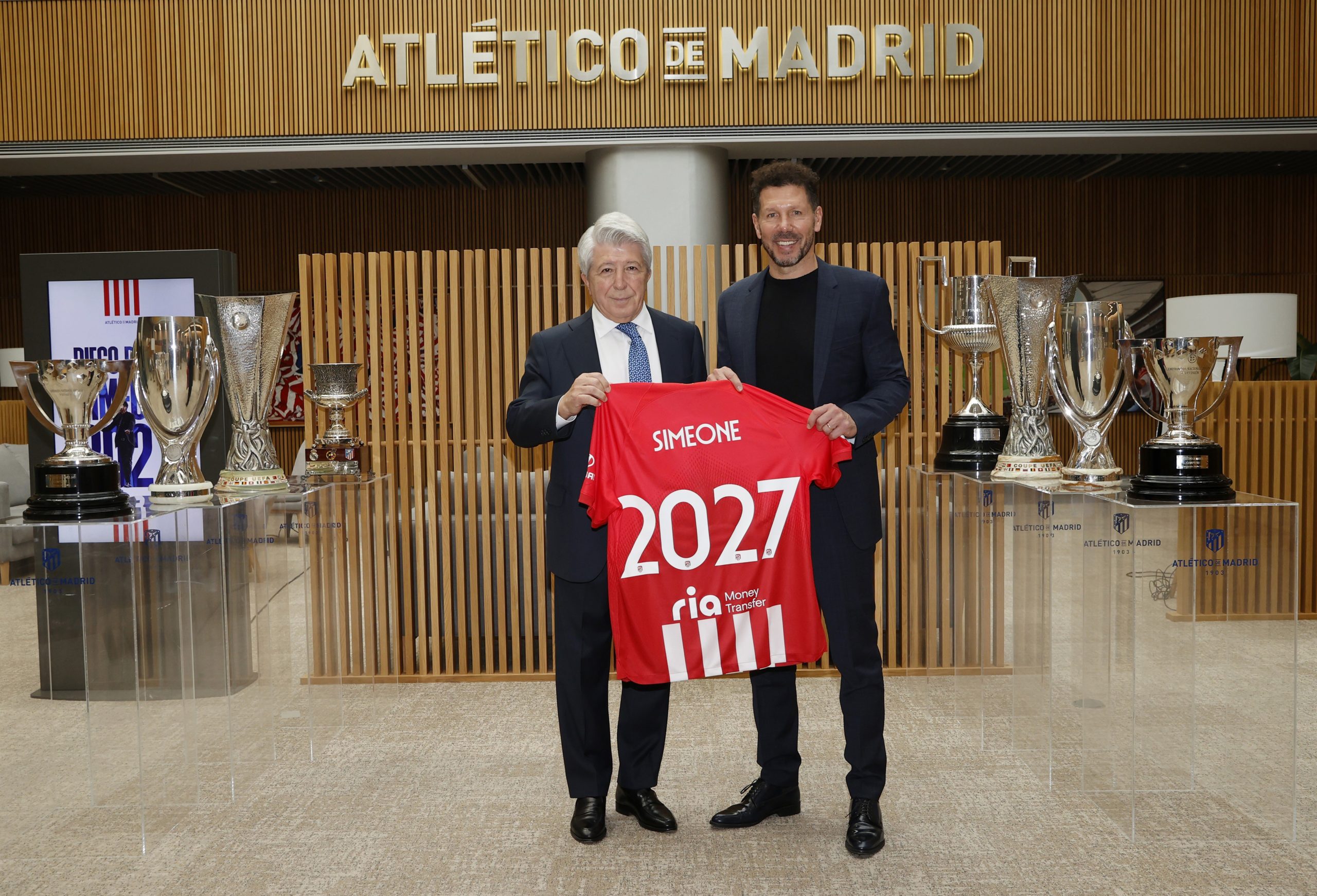 Simeone con el Atlético hasta el 2027