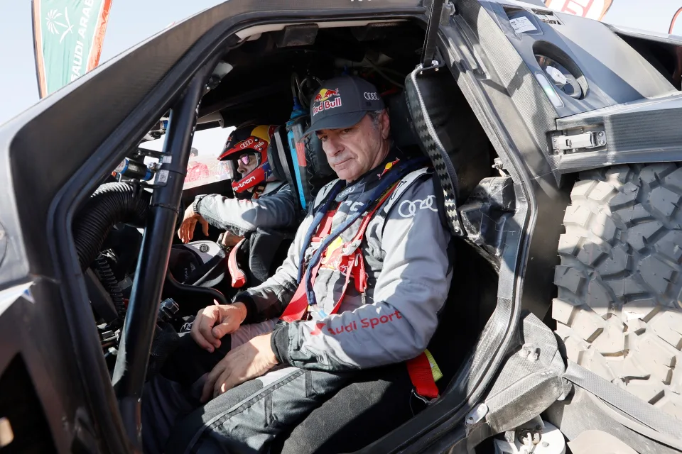 Carlos Sainz toma el control del Dakar-24