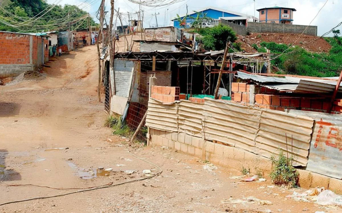 🌎 En América Latina y el Caribe, 1 de cada 2 personas en #pobreza es un  niño, niña o joven. El #cambioclimático amenaza con empujar a millones más  a esta situación. Si, image size:1200x750